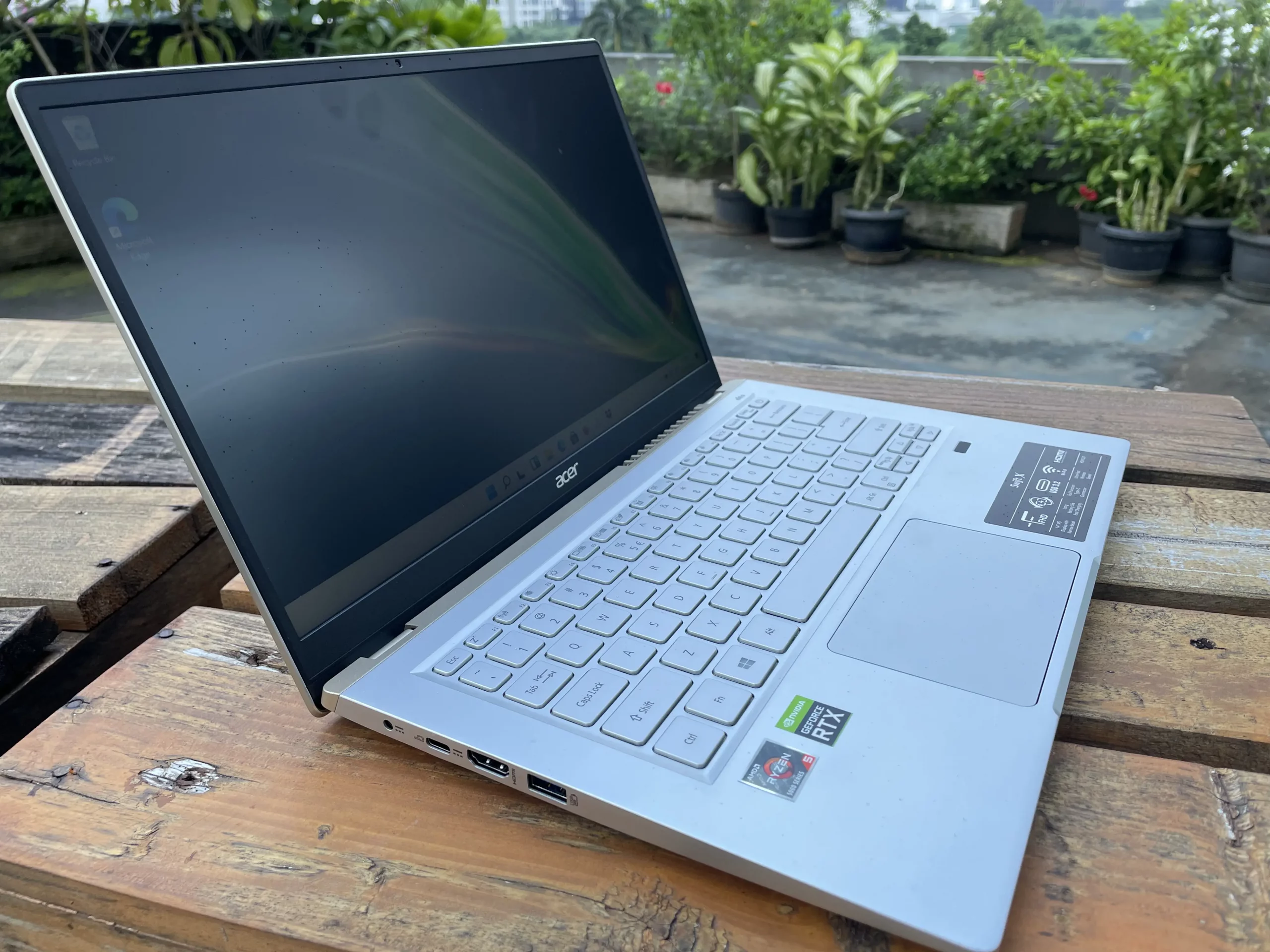 Acer Swift X - Body