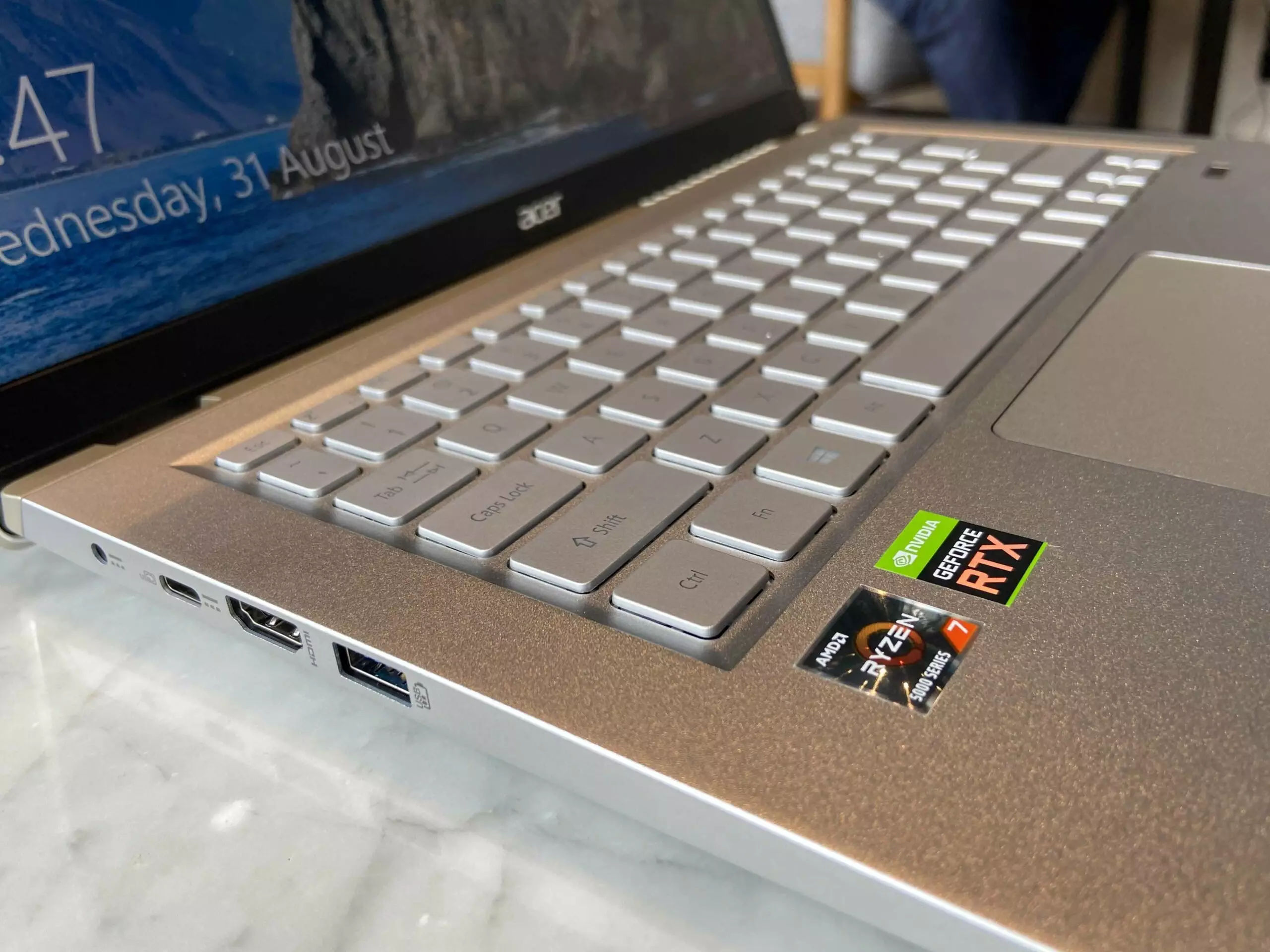 Review Acer Swift X: Penuhi Kebutuhan Editing hingga Casual Gaming 3 Acer Swift X Port