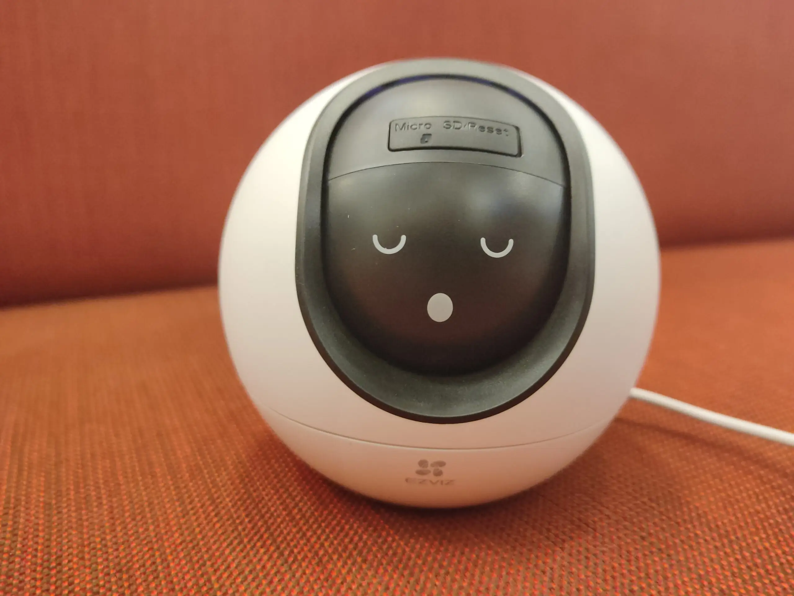 Review EZVIZ C6, Kamera Pengawas Berbasis Teknologi AI dan Fitur Lengkap 4 EZVIZ C6 - Mode Privacy Shutter