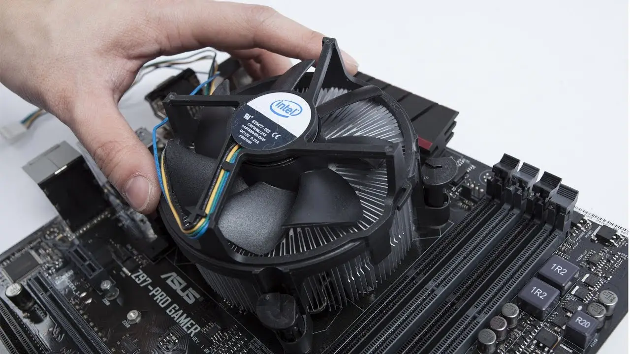Cara Merakit Komputer Spesifikasi Minimalis untuk Pemula 4 Install Heatsink Fan